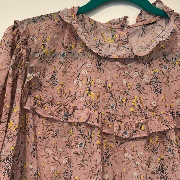 NWOT Ruffle Top - Picture 4 of 5